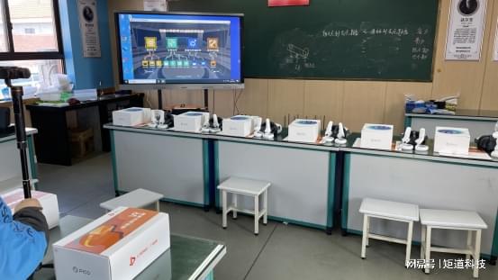 学：VR课堂让学习身临其境凯发K8金华市罗埠中心小(图2)